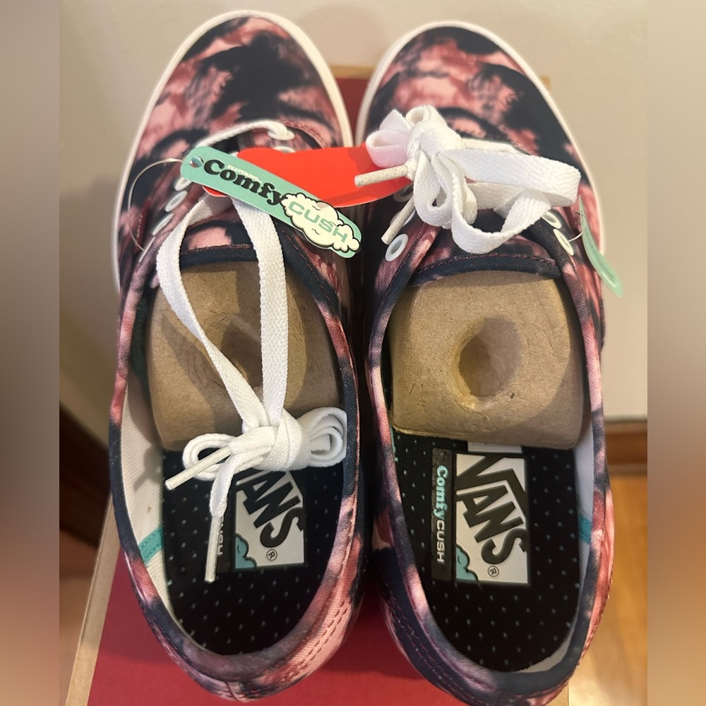 Vans - Picture 3 of 5